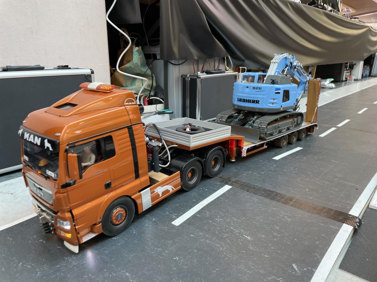 3537AEF2-49DB-4DC2-8C37-3A3073EF81F3